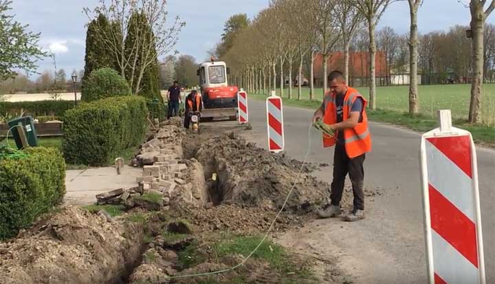 aanleg glasvezel De aanleg van glasvezel in landelijk gebied